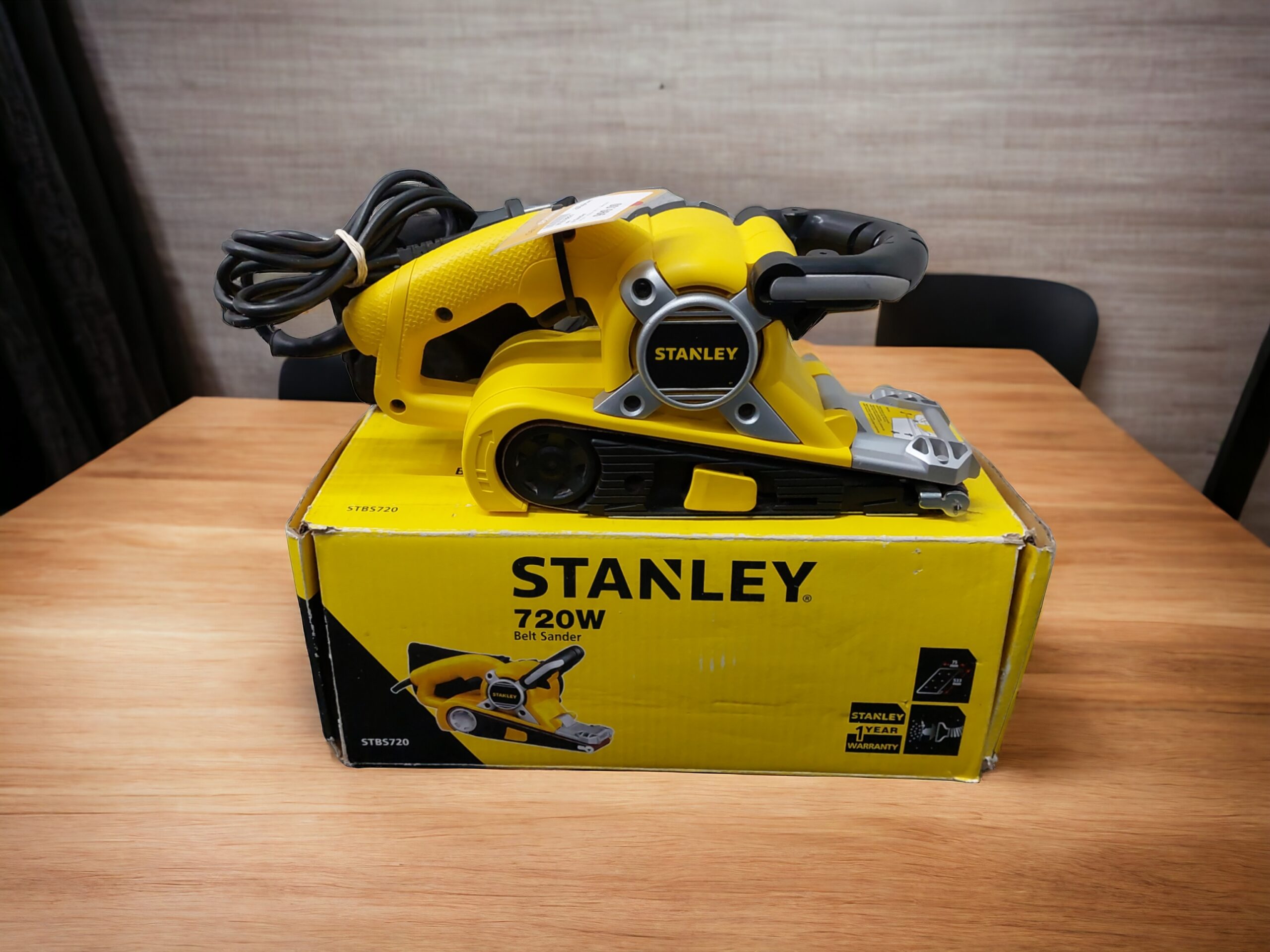 Stanley Belt Sander Stbs720 720W - Cash Converters