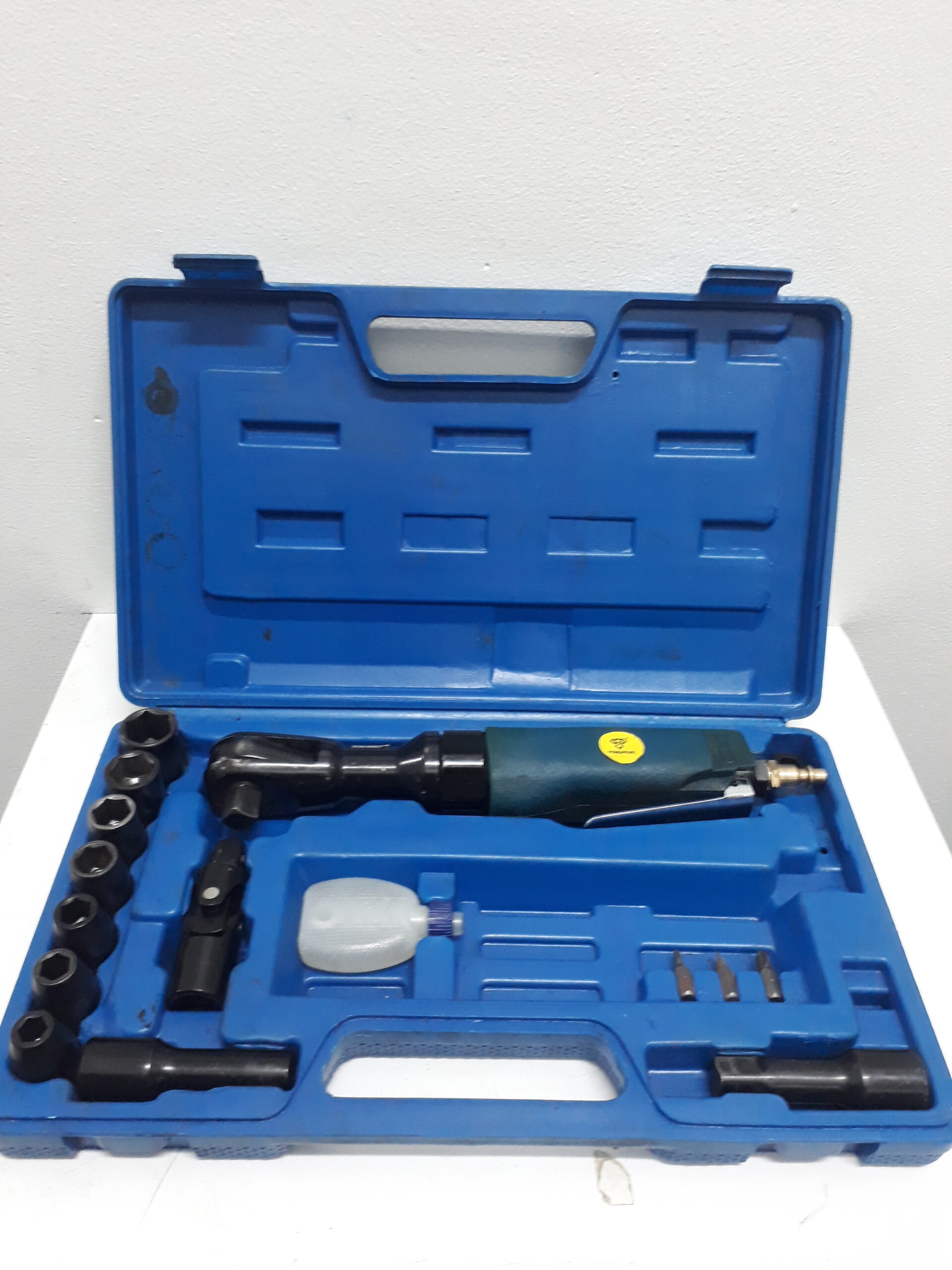 Rongpeng 1/2" In Pneumatic Ratchet Set With Sockets - Cash Converters