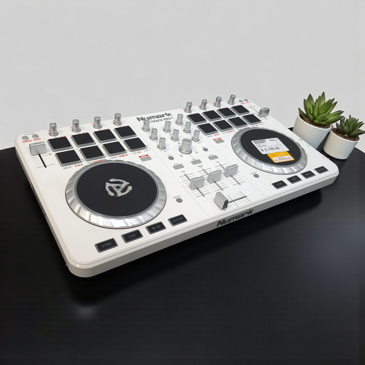 Numark Mixtrack Pro 2 DJコントローラー Numark Mixtrack Pro II 2-channel DJ Controller | Sweetwater